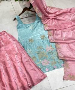 Fancy Satin Top Sharara con estampado digital y Dupatta bordada para un estilo estacional. - Product Image 6