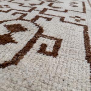 พรมวินเทจขนาด 2.3x9.4 ฟุต, พรมตุรกีแบบ Runner, พรมลายอิคัตสีขาวน้ำตาล - Product Image 4
