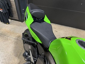 Magnifique <span class=keywords><strong>moto</strong></span> sportive Kawasaki <span class=keywords><strong>Ninja</strong></span> <span class=keywords><strong>ZX</strong></span>-6R 30e anniversaire 2026, prête à être expédiée dans le monde entier - Product Image 6