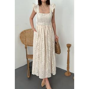Robe beige brodée en dentelle - Beige - Product Image 4