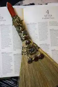 Kristall dekoriert Hexerei Red Jasper Gold Winged Dragon Alloy Magic Broom zu verkaufen