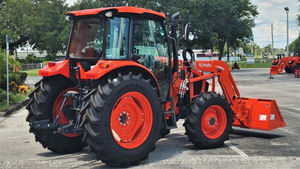 Tractor Agrícola Kubota M5-111HDC de 90HP Diésel con Tracción en las 4 Ruedas, Equipo Agrícola de Uso Pesado con Cargador Frontal y Opción de Cultivador - Product Image 4