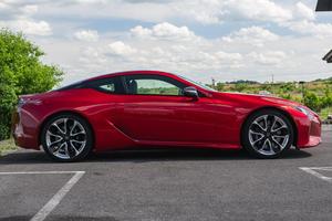 Lexus LC 500 Coupe ปี 2021 สภาพดี ใช้งานน้อย 19,500 ไมล์ เครื่องยนต์ V8 พร้อมระบบอินฟราเรดและชุด Dynamic Handling Package - Product Image 2