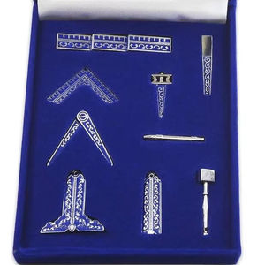 Juego de Herramientas de Trabajo en Miniatura, Artículos de Regalo Masónicos, Tamaños que Van Desde 1 1/8\" a 2 1/4\", Viene en una Caja de Regalo de Terciopelo - Product Image 1