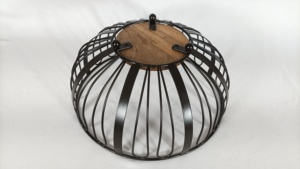 La mezcla estética de metal y madera lo hace adecuado para varios entornos, incluyendo encimeras de cocina, mesas de comedor - Product Image 6