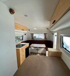 Remolque de Viaje Tipo Lágrima, Mini Caravana, Casa Móvil de Una Habitación con Aire Acondicionado para 4-6 Personas en Venta - Product Image 3