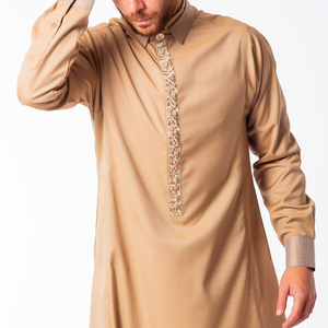 Lo último en ropa de poliéster islámica Thobe Jubbah árabe teñida Lisa para hombre, diseño de poliéster, MOQ bajo, ropa musulmana tradicional con servicio OEM, 2024 - Product Image 4