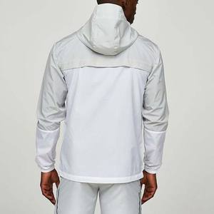 Veste de pluie imperméable durable avec capuche, respirante et légère, coupe-vent pour hommes, idéale pour le travail en extérieur, personnalisation de la marque - Product Image 3