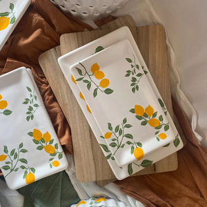 Bandeja de cerámica decorativa para servir con diseños coloridos que hacen un hermoso centro de mesa en cualquier mesa - Product Image 1