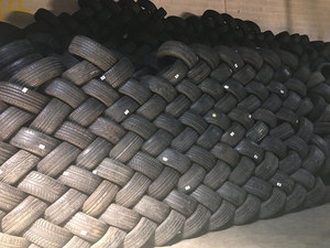 Neumáticos Usados para Camiones de Trabajo Pesado, Marca y Modelo [Nombre de la Marca y Modelo], Banda de Rodadura con Patrón de Goma Negra, Garantía de 5 Años, Ankara - Product Image 4
