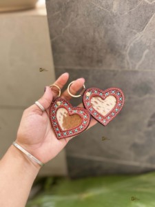 Nouvelle arrivée porte-clés en cuir usiné à la main porte-clés en cuir de vachette véritable élégant motif Unique porte-clés Offre Spéciale porte-clés - Product Image 3