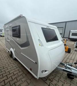 Pequeña caravana de viaje RV blanca y negra todoterreno con baño - Product Image 2