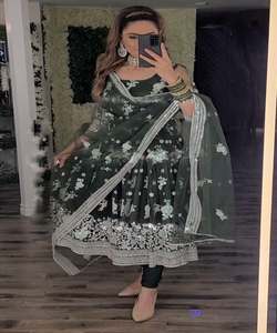 Robe vêtements islamiques Modeste Muslima Tenue: Abayas, Hijabs, & Mode islamique pour un habillage élégant - Product Image 4