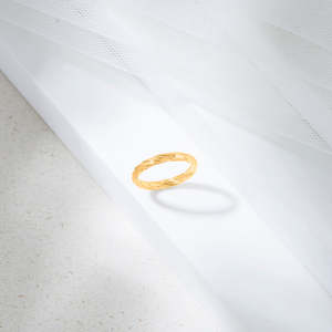 Bague de fiançailles en acier inoxydable plaqué or 18 carats, forme numérique tendance - Product Image 1