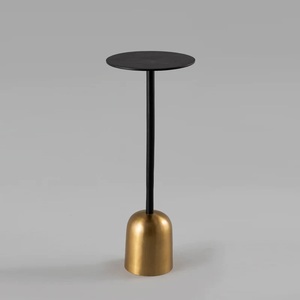 Table d'appoint en aluminium moulé, design éco-responsable, facile à nettoyer, pour chambre d'hôtel, meuble décoratif, plateau en marbre, prix bas - Product Image 1