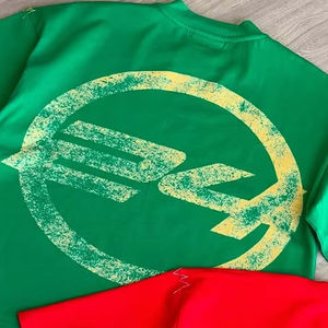 Camiseta de alta calidad con estampado DTG de logotipo personalizado multicolor para hombre - Product Image 6