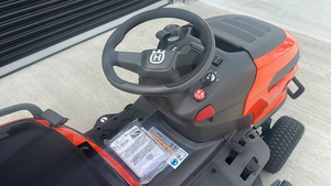 Achetez une tondeuse autoportée Husqvarna TC22OT 42 pouces neuve/d'occasion, 22 ch VTwin - Product Image 3