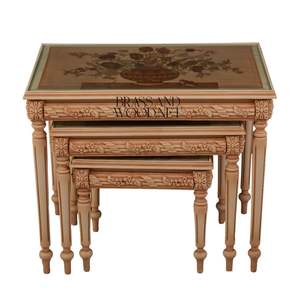 Ensemble de tables gigognes classiques en bois avec plateau décoratif peint et détails sculptés pour salons élégants et décoration intérieure - Product Image 6