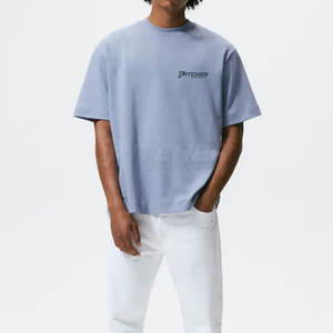 Camiseta Exclusiva para Hombre, Talla Grande, Corte Holgado y Relajado, Diseño Urbano Contemporáneo, Tela de Algodón Suave, Cómoda para Uso Diario - Product Image 2