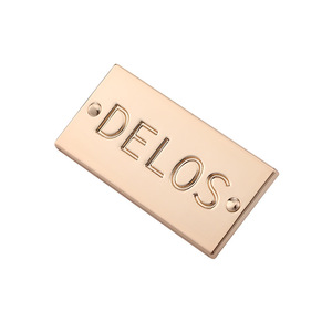 Badge métallique personnalisé en alliage de zinc plaqué, découpé au laser, forme irrégulière or rose, étiquette à coudre pour vêtement - Product Image 3
