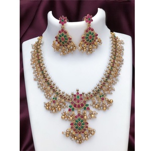 Conjunto de collar de tono dorado de calidad premium tradicional para mujer Gargantilla de collar de estilo de boda con pendientes Diseño clásico - Product Image 1