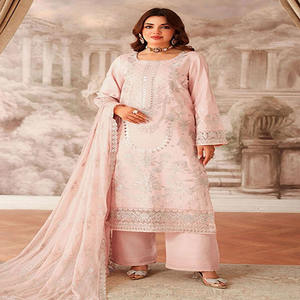 Vêtements d'hiver Shalwar kameez pour femmes en soie de très haute qualité avec de très belles broderies - Product Image 1