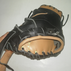 ถุงมือเบสบอลหนังแท้สีทองออกแบบได้เองจาก City Sialkot Pakistan - Product Image 3