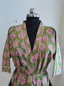 Bata Kimono India de Algodón 100%, Cuello en V, Manga Corta, Estampado Floral, para Mujer, Ropa Casual de Verano, Hecha en Rajastán - Product Image 2