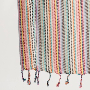 Toalla de Playa Turca a Rayas Multicolor, 33x66 Pulgadas - Product Image 2