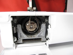 เครื่องเย็บผ้าและควิลท์รุ่นล่าสุด B380 221 พร้อมอุปกรณ์เย็บตะเข็บแบบ Binder - Product Image 6