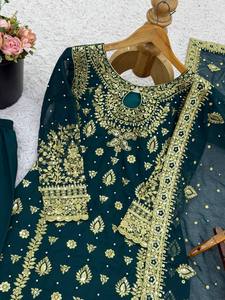 Ensemble de costume en soie brodé élégant avec dupatta pour les occasions festives - Product Image 5