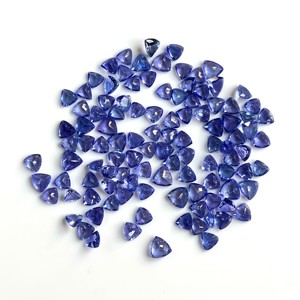 พลอยแทนซาไนต์ธรรมชาติทรงทริลเลียน 6 มม. คุณภาพสูง รับรองโดย IGI พลอยเจียระไนทรงเหลี่ยมสำหรับทำเครื่องประดับ ราคาขายส่ง - Product Image 1