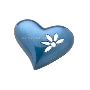 Fabricant et exportateur d'urne souvenir coeur en laiton dans une boîte en velours à vendre produit urnes de crémation en métal à vendre - Product Image 5