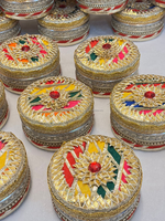 Boîte à bonbons décorative Gota Patti, récipient pour Laddu, rangement pour bonbons, cadeau de mariage indien, cadeau de retour pour les invités Haldi Mehndi Shagun