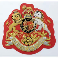 Insignias bordadas hechas a mano cosidas de lujo al por mayor con logotipo personalizado tela de fieltro de diseño 3D-Servicio OEM