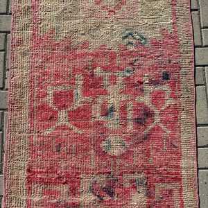 พรมวินเทจสไตล์ตุรกี, พรมรันเนอร์ขนาด 3.1x9.9 ฟุต, พรมเฮอร์กีสีแดงสไตล์ตะวันตกเฉียงใต้ - Product Image 5