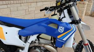 Nouvelle <span class=keywords><strong>Moto</strong></span> Tout-Terrain <span class=keywords><strong>Husqvarna</strong></span> TX 300 Heritage 300 Modèle 2026 - Product Image 6