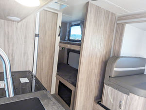 OBM en Chine : Caravane de voyage de 15 pieds avec lit superposé, ouverture latérale et matériau en aluminium pour votre aventure - Product Image 6