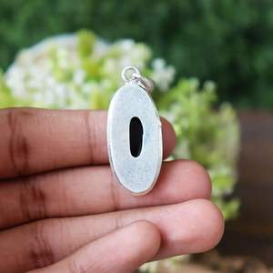 Colgante con forma de amantes clásicos de Plata de Ley 925, piedra preciosa de corte ovalado de ónix negro, abalorios finos elegantes, fiesta Unisex para mujer - Product Image 2