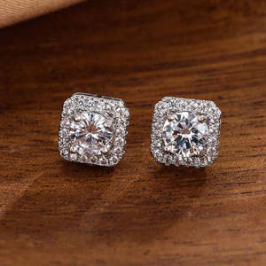 Pendientes de botón cuadrados minimalistas Zarkan de plata esterlina brillante con patrón geométrico de diamante talla princesa para bodas - Product Image 1