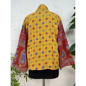 Chaqueta Kantha Vintage Cosida a Mano, Diseño Único, Estilo Boho Chic, Reversible, Corta, con Decoración de Parches para Primavera - Product Image 3