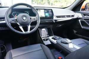 BMW X1 XDrive28i AWD 2024 Naranja Limpio, Llantas de Aleación R17 Izquierdas, Asientos de Cuero, Techo Solar Panorámico Oscuro, Navegación, Arranque Remoto - Product Image 2