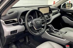 Utilizado cuidadosamente 2023 Toy o ta Hi GH La n d er 4WD/2WD SUV de 7 asientos - Product Image 2