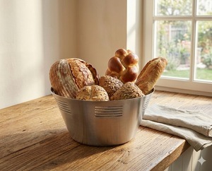 Panier à pain moderne en acier inoxydable de haute qualité, découpes circulaires, finition mate, poignée en métal écologique, durable et multifonctionnel - Product Image 2