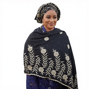 Châle en voile de coton pour femme, brodé floral et orné de strass, doux et respirant, longue écharpe d'été pour usage quotidien musulman, vente en gros - Product Image 1