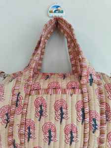 Sac fourre-tout matelassé en coton imprimé au bloc, fait main en Inde, avec fermeture éclair et motif floral – Petit sac de mode pour femme, idéal pour la mariée, la plage ou le shopping - Product Image 3