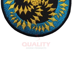 Insignes et patchs brodés élégants sur mesure Service OEM ODM insignes de broderie complets de logo personnalisé faits à la main - Product Image 5