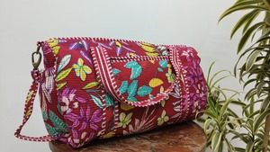 Bolsa de Viaje Táctica de Algodón Acolchado con Estampado Artesanal Le Souvenirs, Correa Larga Desmontable, Bolsa de Hombro de Lujo de Gran Capacidad - Product Image 4