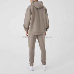 Conjunto Deportivo Personalizado para Hombre, Chaqueta Cortavientos con Bloques de Color y Parches, de Poliéster y Nailon, con Cremallera y Pantalones Cortos - Product Image 6