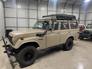 Used 1975 Classic 4x4 Off-Road Vehicle Vintage Manual Gasoline SUV with Strong Chassis Left-Hand Drive <b>Old</b> Model for Export - Product Image 6